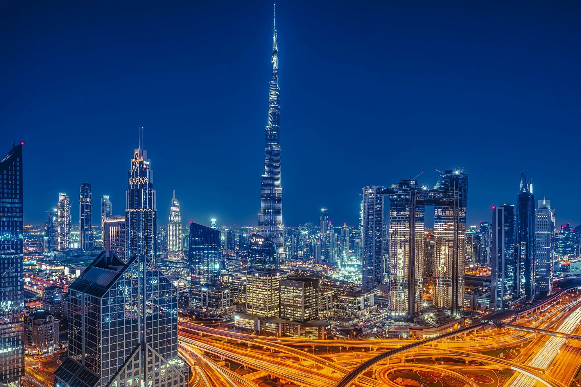 Downtown Dubai y el Burj Khalifa al anochecer
