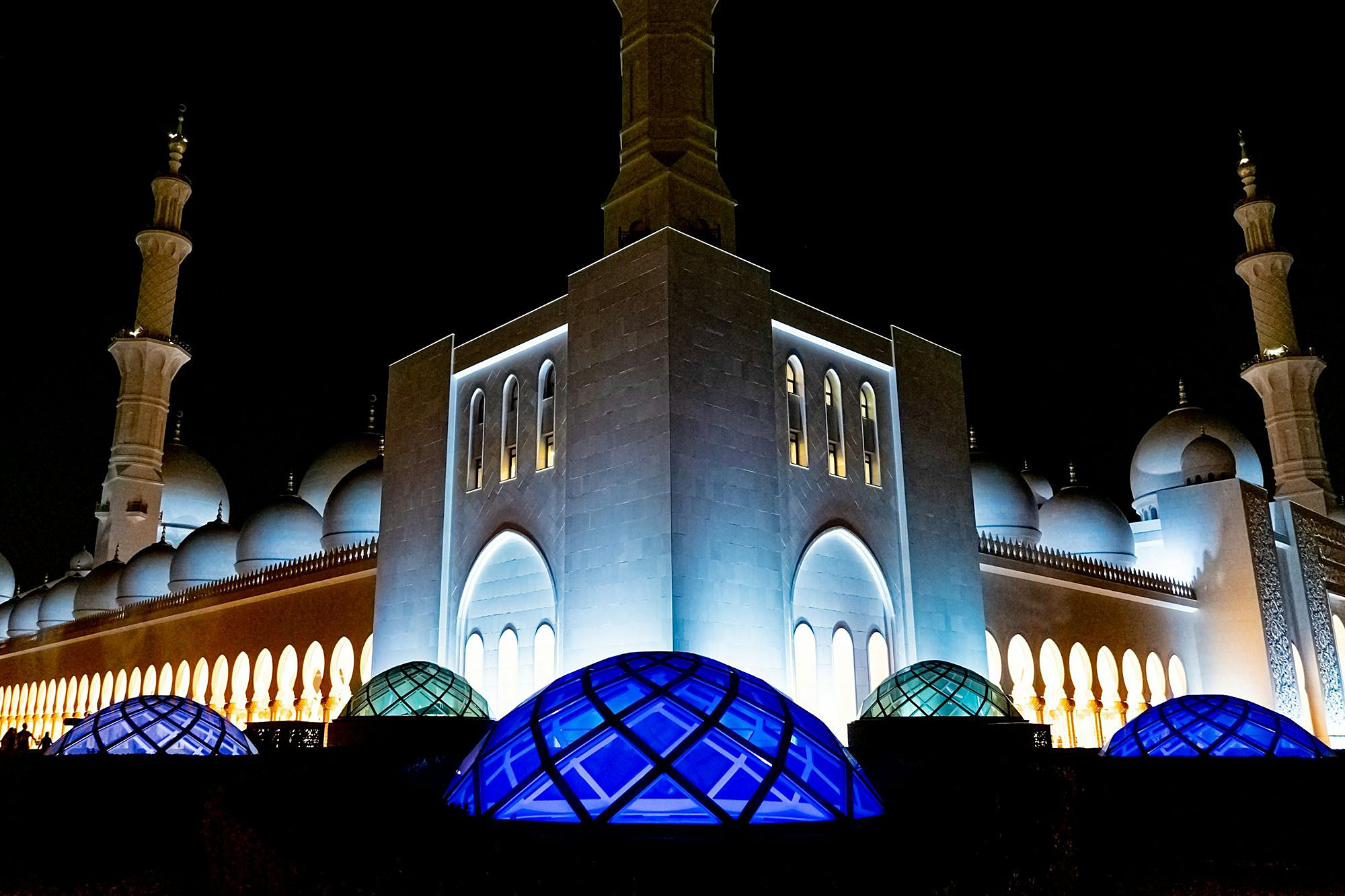 La Gran Mezquita Sheikh Zayed, Abu Dabi, de noche